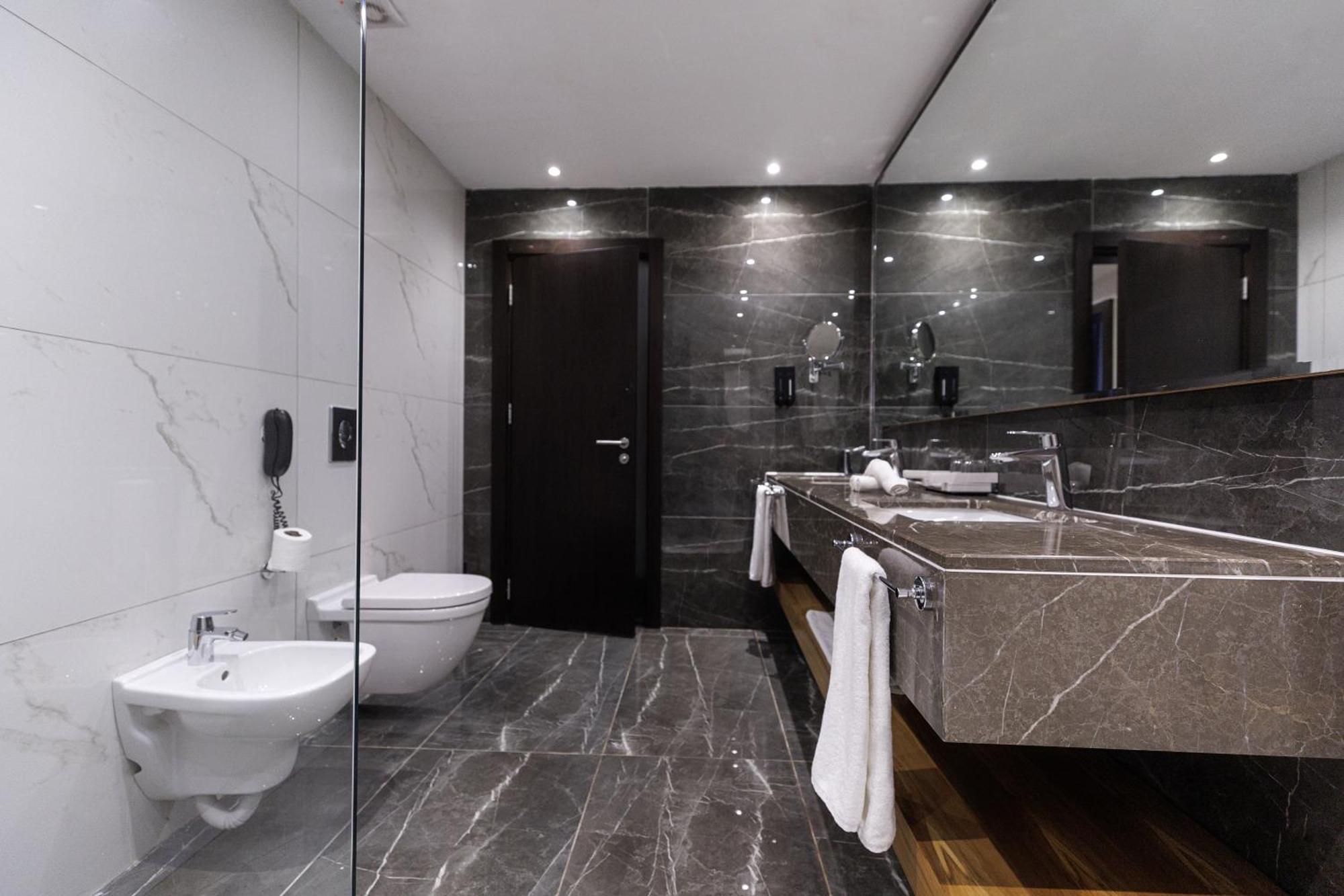 Riviera Royal Hotel Конакрі Екстер'єр фото